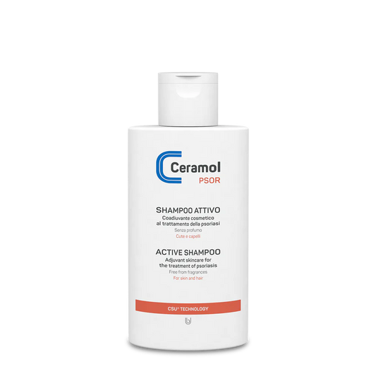 Eine weiße Flasche Ceramol PSOR Aktivshampoo mit blauem und orangefarbenem Schriftzug mit Makro-Mizellen-Technologie zur effektiven Kopfhautpflege steht vor einem schlichten hellen Hintergrund.