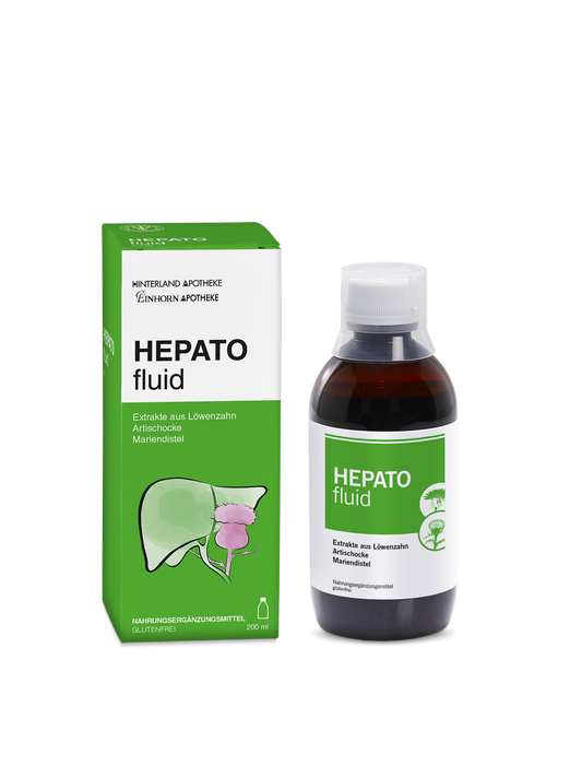 Eine Flasche HEPATOfluid von Hinterland Apotheke mit grüner und weißer Schachtel, beide mit deutschem Text und Abbildungen von Leber und Pflanzen, die den Mariendistel-Extrakt in diesem pflanzlichen Ergänzungsmittel hervorheben.