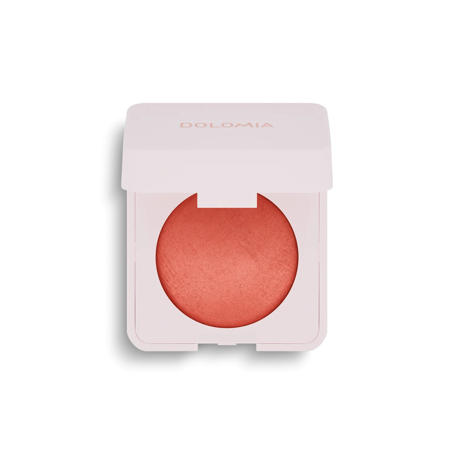 Die offene, quadratische, hellrosa Dose von DOLOMIA Mineral Rouge (2 Farbvarianten) zeigt das abgerundete, korallenfarbene Rouge für einen natürlichen Teint vor einem schlichten weißen Hintergrund.