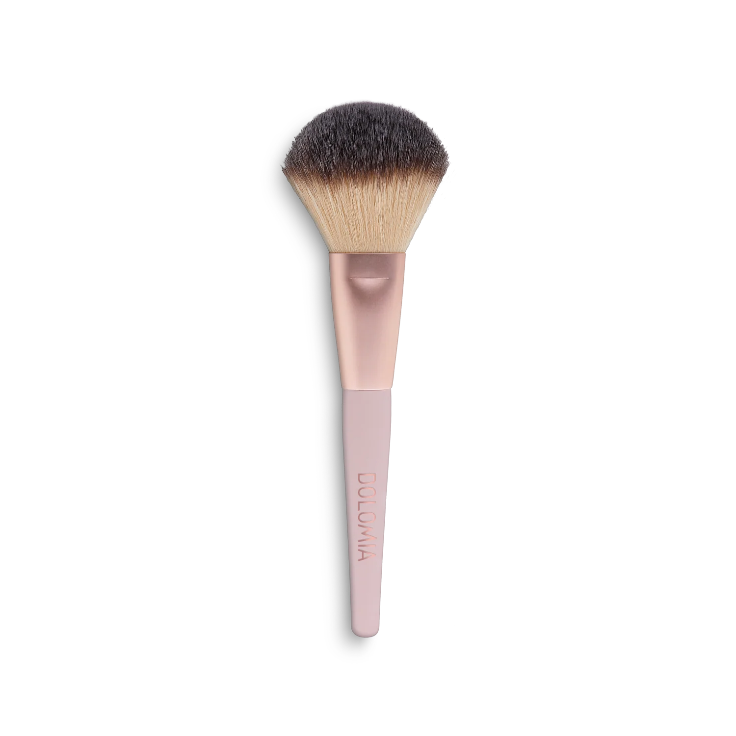 Der Rougepinsel mit pinkem Griff, roségoldener Zwinge und flauschigen, abgerundeten synthetischen Borsten in Braun-Schwarz eignet sich ideal zum Konturieren und wird auf weißem Hintergrund präsentiert.